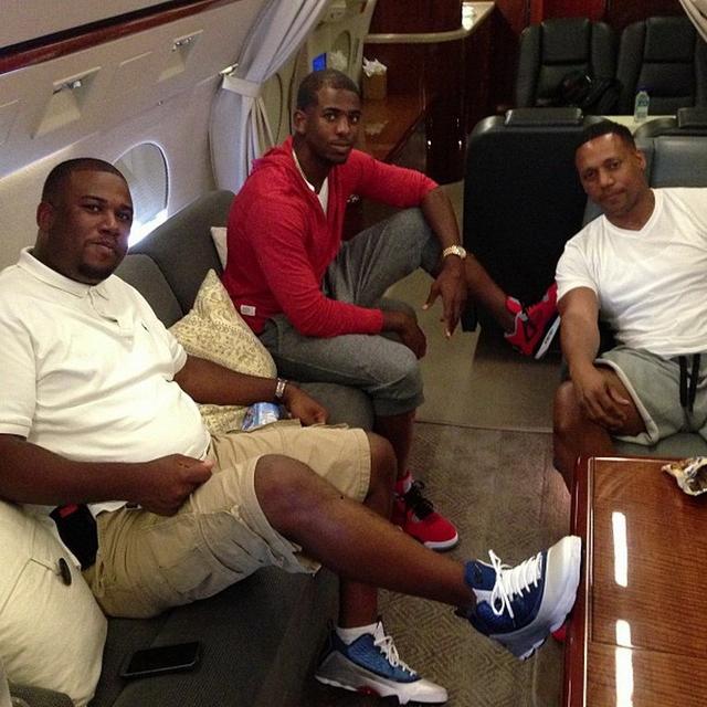 阿斯：皇马球迷对老佛爷提新要求，增加2名边后卫和1个中场