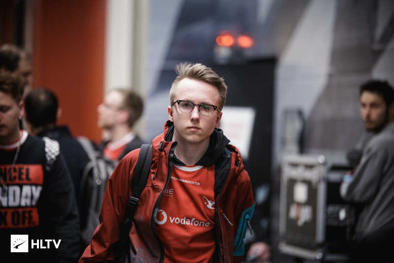 芝加哥白袜队将克里斯·塞尔交易至红袜，换取新秀蒙卡达